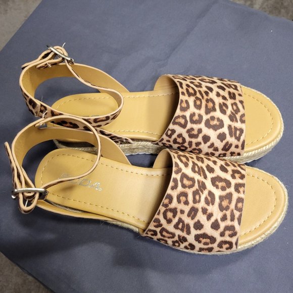 SODA WOMENS CHEETAH OPEN TOES S SANDLES - NEW WITH BOX - Picture 6 of 14